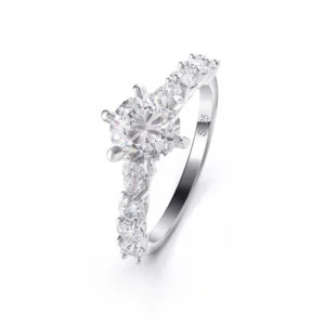 925 Sterling Silver womens ring with shining stone Size 8