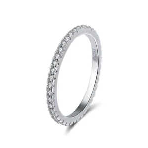 925 Sterling Silver womens ring with shining stones Size 8