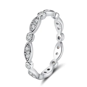 925 Sterling Silver magnificent ring for her Size 8